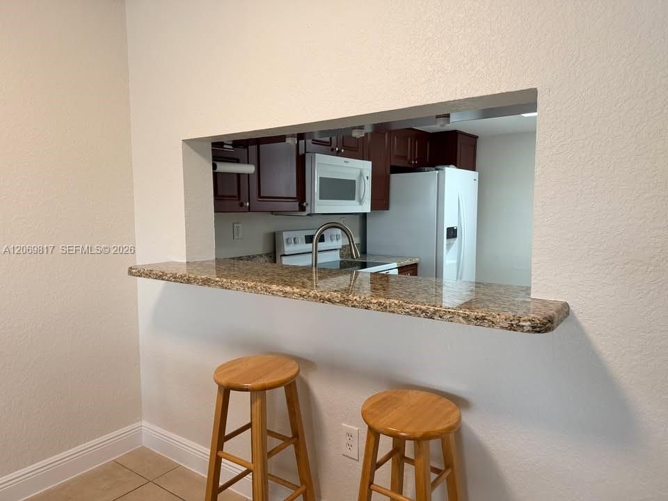 For Rent: $2,500 (2 beds, 2 baths, 961 Square Feet)