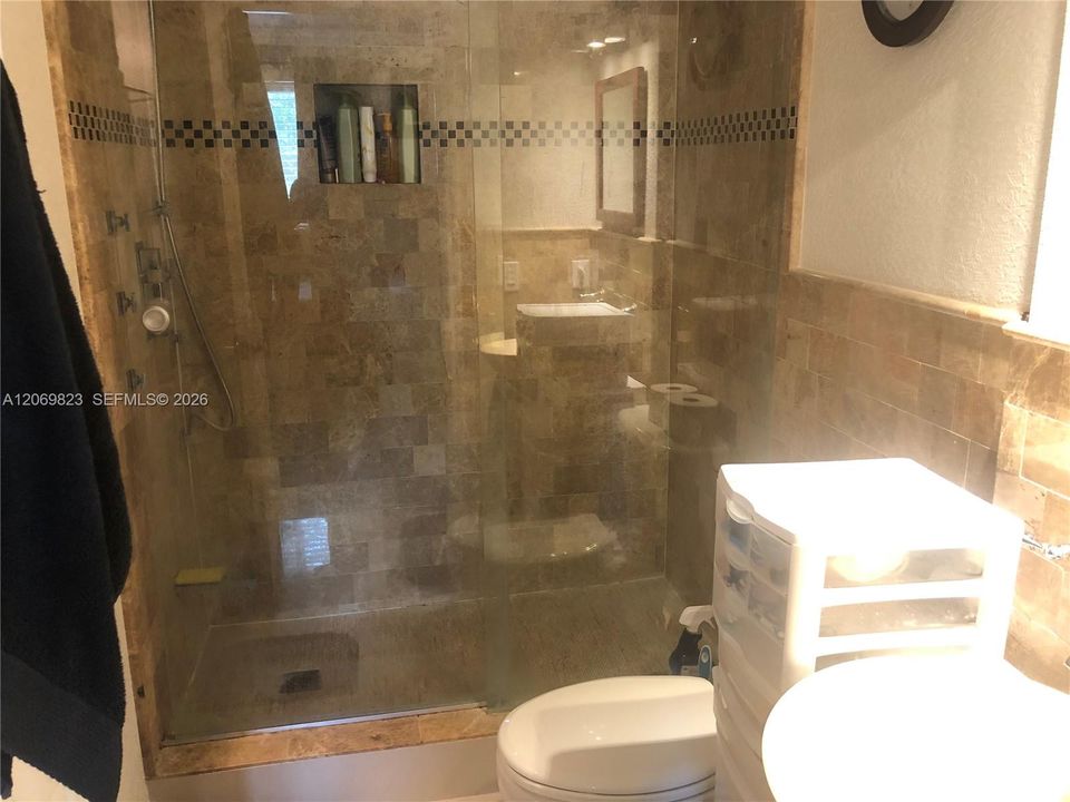 For Rent: $1,900 (2 beds, 2 baths, 815 Square Feet)