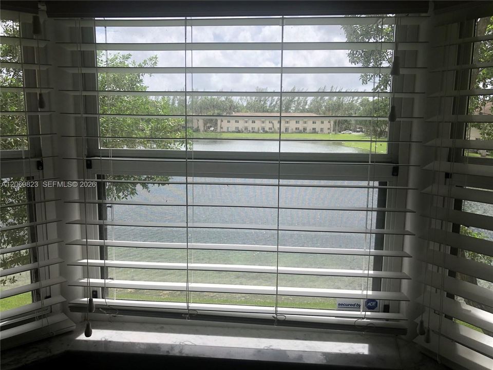 For Rent: $1,900 (2 beds, 2 baths, 815 Square Feet)