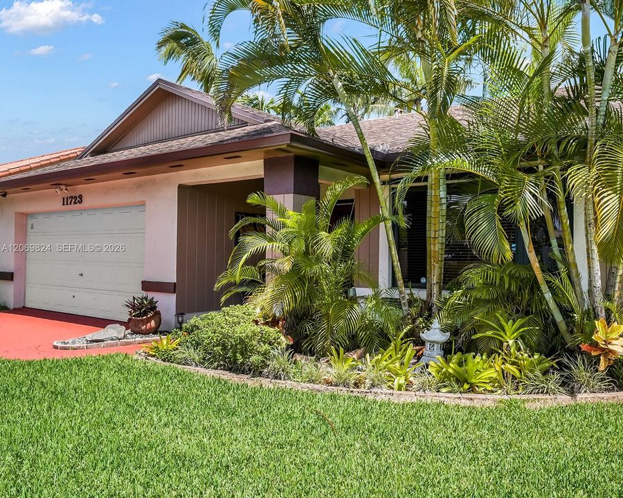 For Sale: $979,000 (4 beds, 2 baths, 2405 Square Feet)