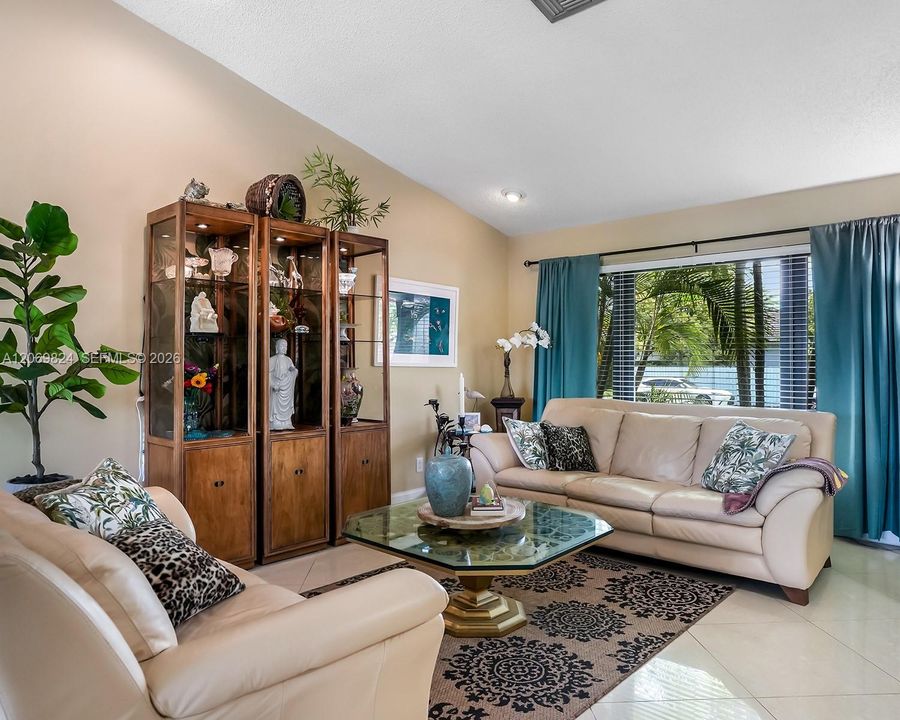 For Sale: $979,000 (4 beds, 2 baths, 2405 Square Feet)