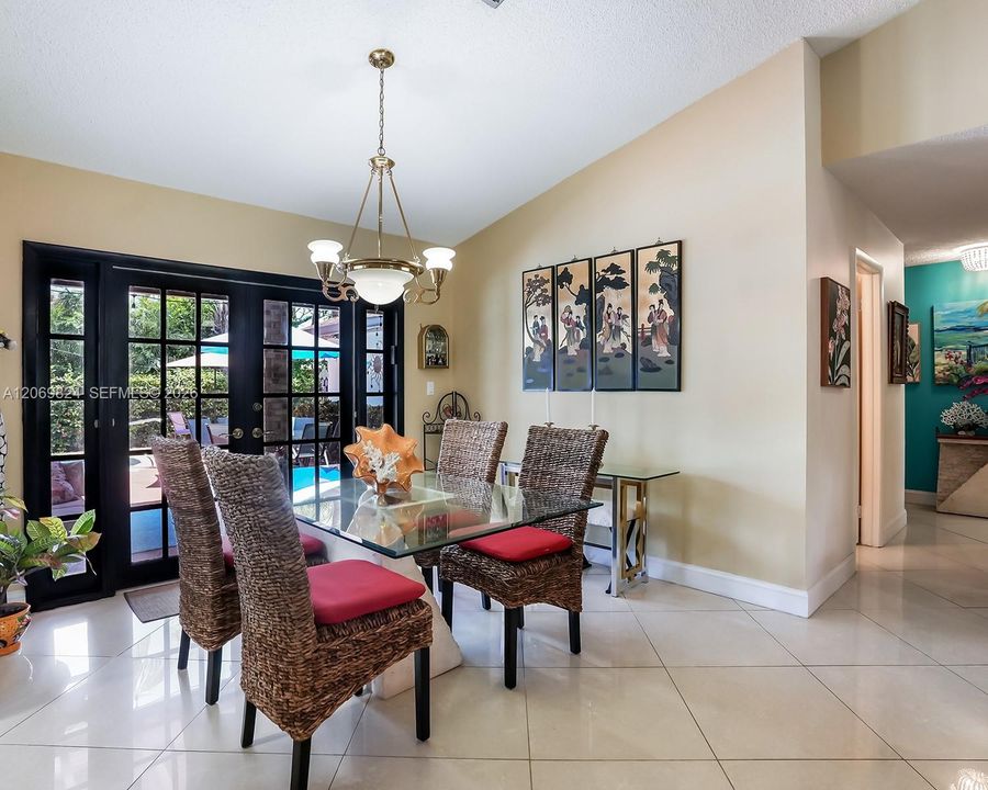 For Sale: $979,000 (4 beds, 2 baths, 2405 Square Feet)