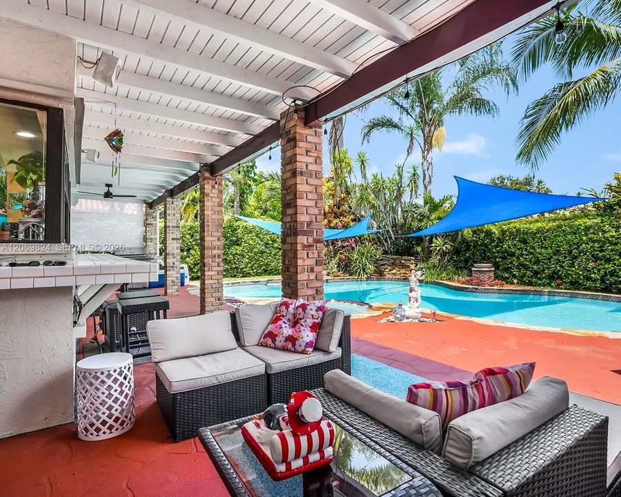 For Sale: $979,000 (4 beds, 2 baths, 2405 Square Feet)