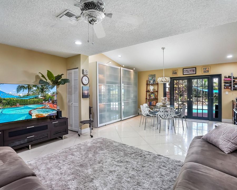 For Sale: $979,000 (4 beds, 2 baths, 2405 Square Feet)