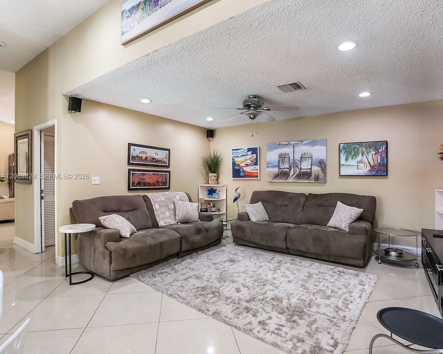 For Sale: $979,000 (4 beds, 2 baths, 2405 Square Feet)