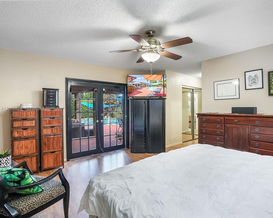 For Sale: $979,000 (4 beds, 2 baths, 2405 Square Feet)