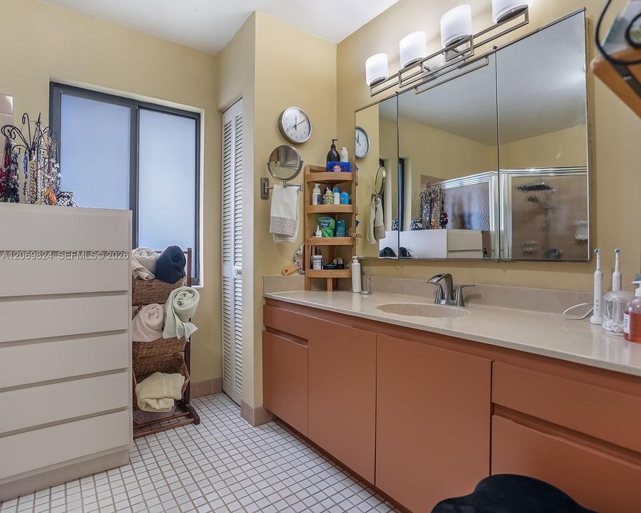 For Sale: $979,000 (4 beds, 2 baths, 2405 Square Feet)