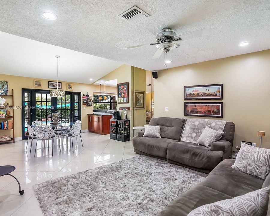 For Sale: $979,000 (4 beds, 2 baths, 2405 Square Feet)