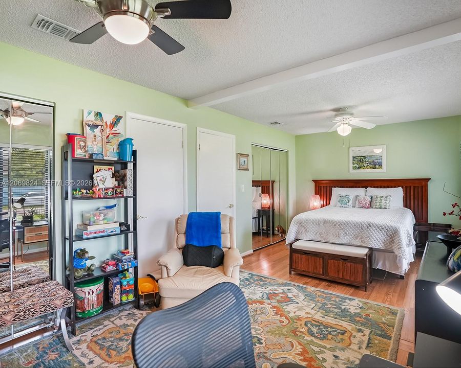 For Sale: $979,000 (4 beds, 2 baths, 2405 Square Feet)