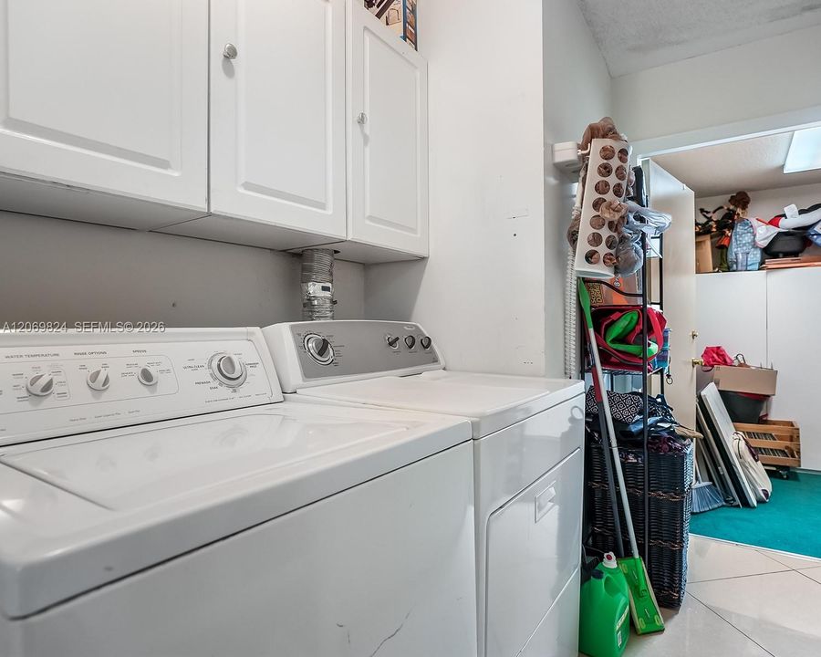 For Sale: $979,000 (4 beds, 2 baths, 2405 Square Feet)