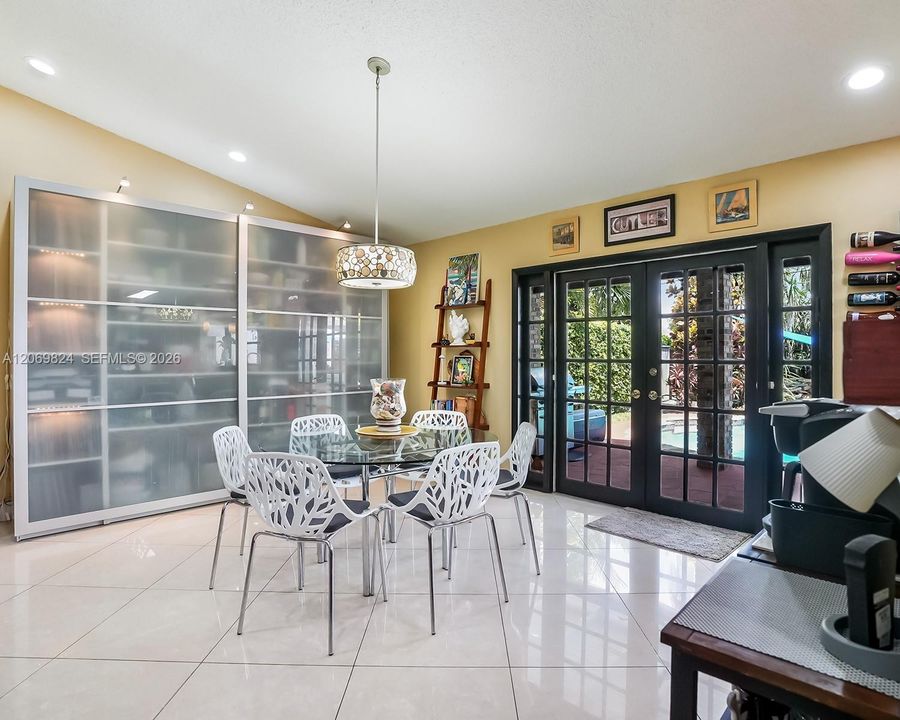 For Sale: $979,000 (4 beds, 2 baths, 2405 Square Feet)