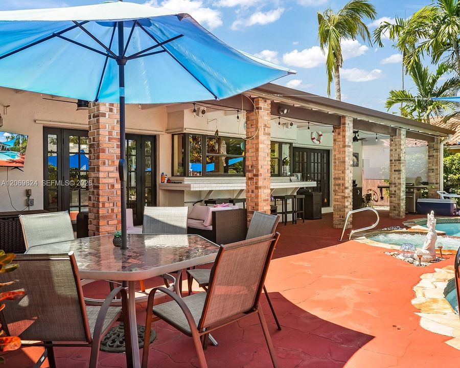 For Sale: $979,000 (4 beds, 2 baths, 2405 Square Feet)