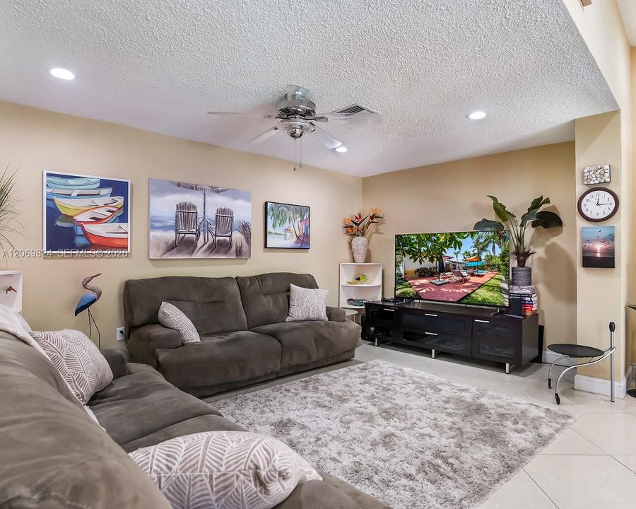 For Sale: $979,000 (4 beds, 2 baths, 2405 Square Feet)