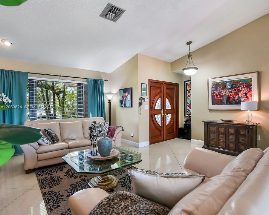 For Sale: $979,000 (4 beds, 2 baths, 2405 Square Feet)