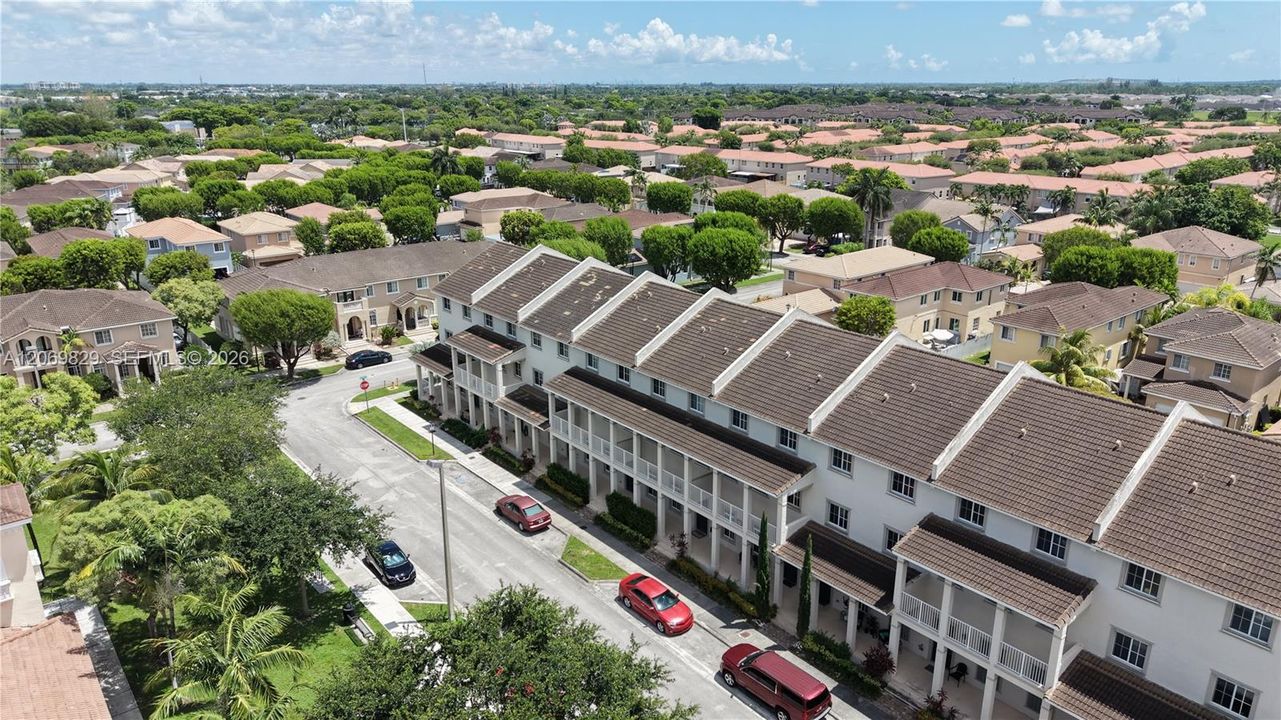 En Venta: $492,900 (4 camas, 3 baños, 2211 Pies cuadrados)