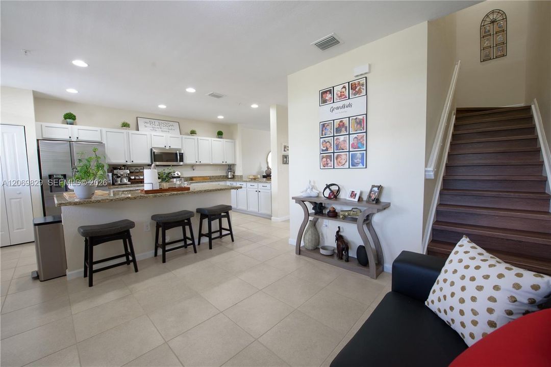 En Venta: $492,900 (4 camas, 3 baños, 2211 Pies cuadrados)