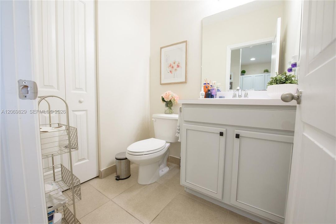 En Venta: $492,900 (4 camas, 3 baños, 2211 Pies cuadrados)