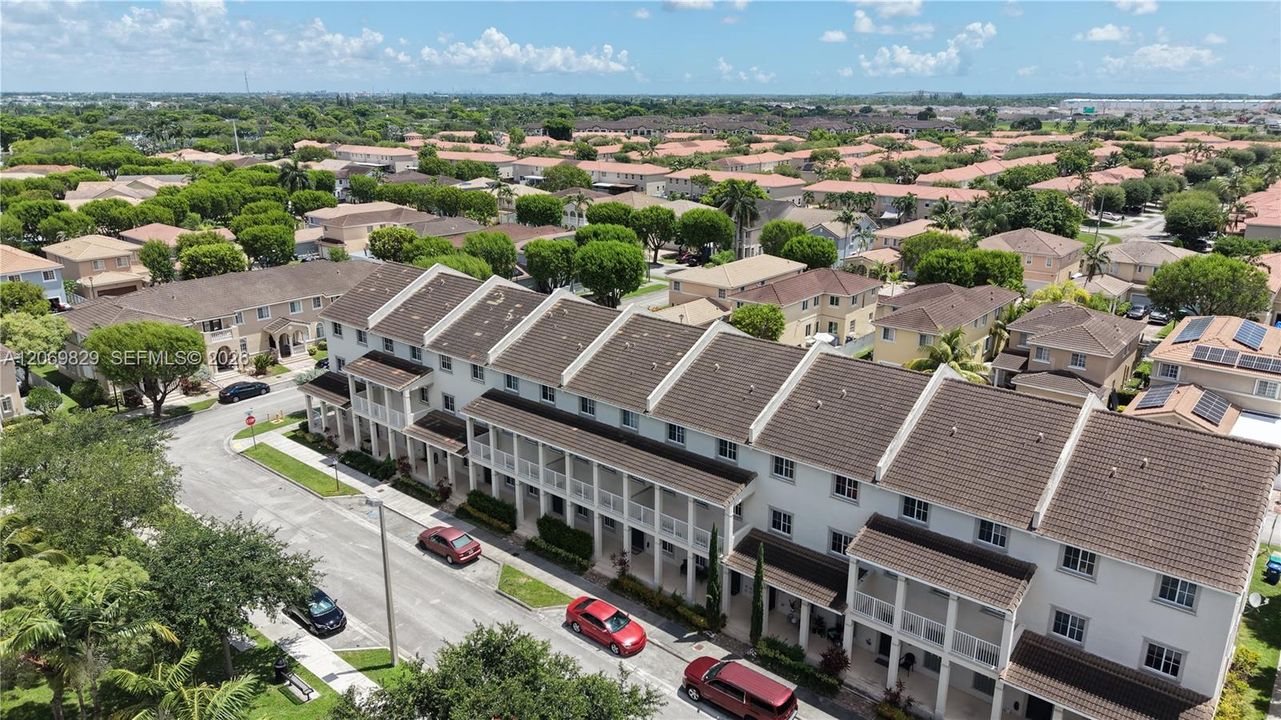 En Venta: $492,900 (4 camas, 3 baños, 2211 Pies cuadrados)
