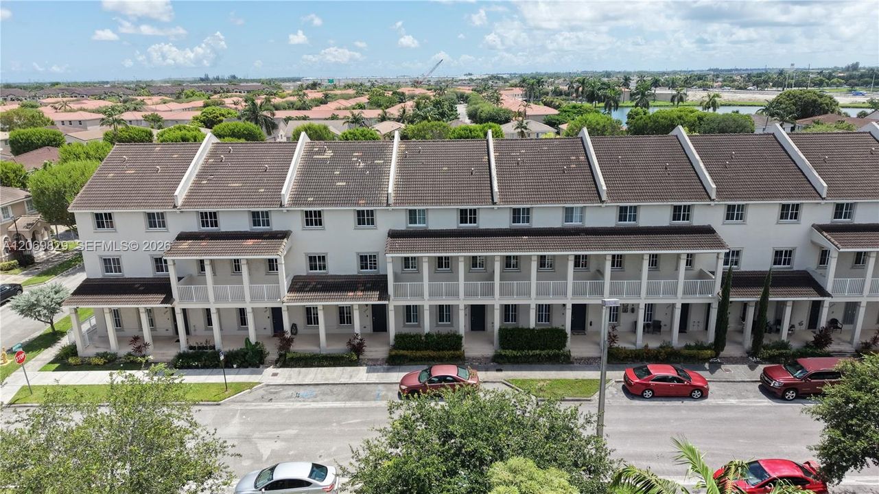 En Venta: $492,900 (4 camas, 3 baños, 2211 Pies cuadrados)