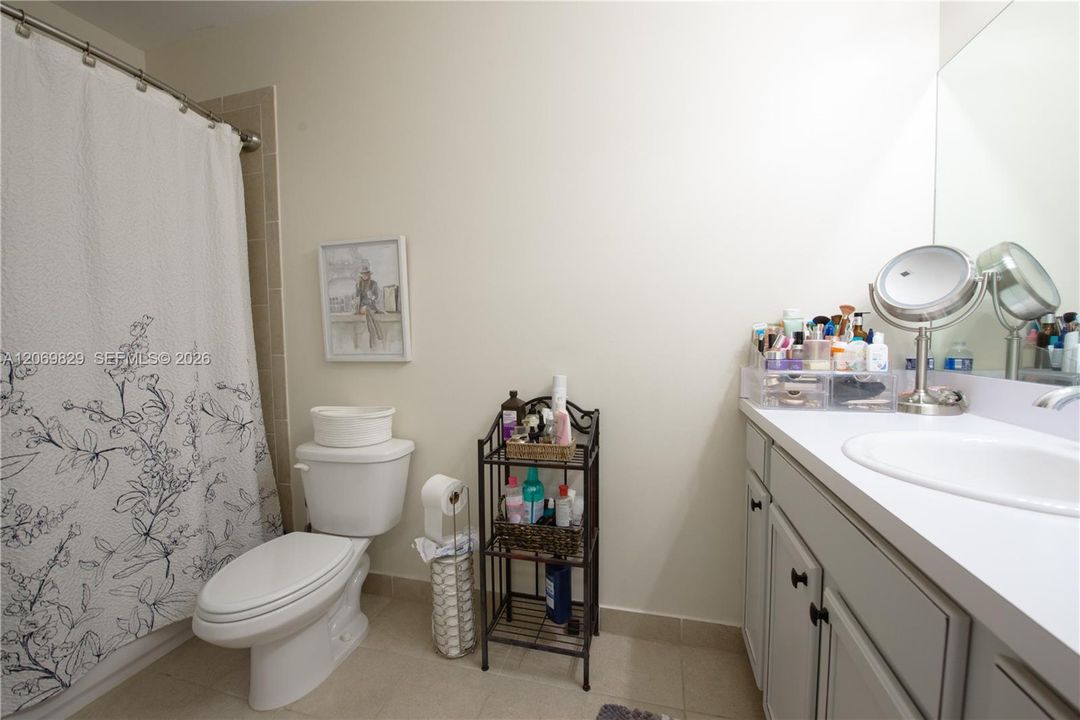 En Venta: $492,900 (4 camas, 3 baños, 2211 Pies cuadrados)