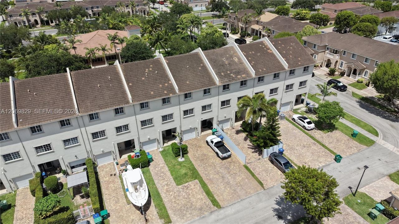 En Venta: $492,900 (4 camas, 3 baños, 2211 Pies cuadrados)