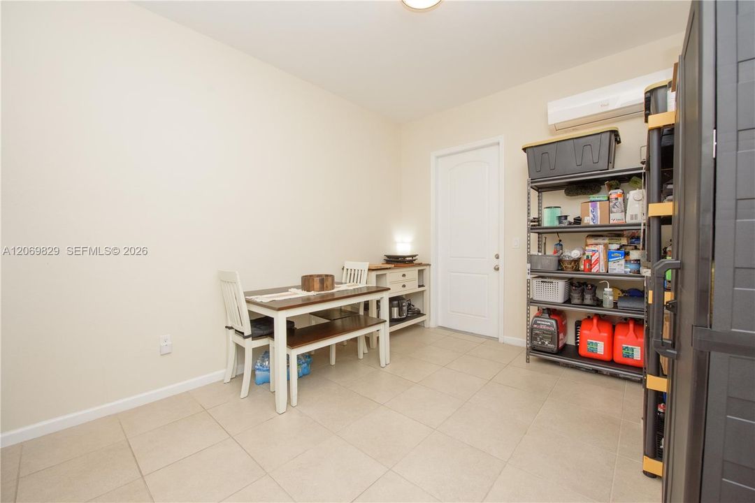 En Venta: $492,900 (4 camas, 3 baños, 2211 Pies cuadrados)