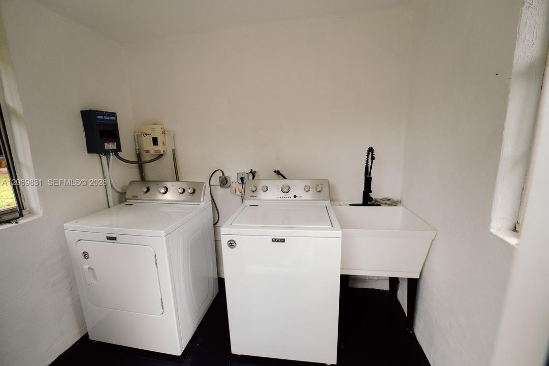 В аренду: $4,950 (3 спален, 2 ванн, 1328 Квадратных фут)