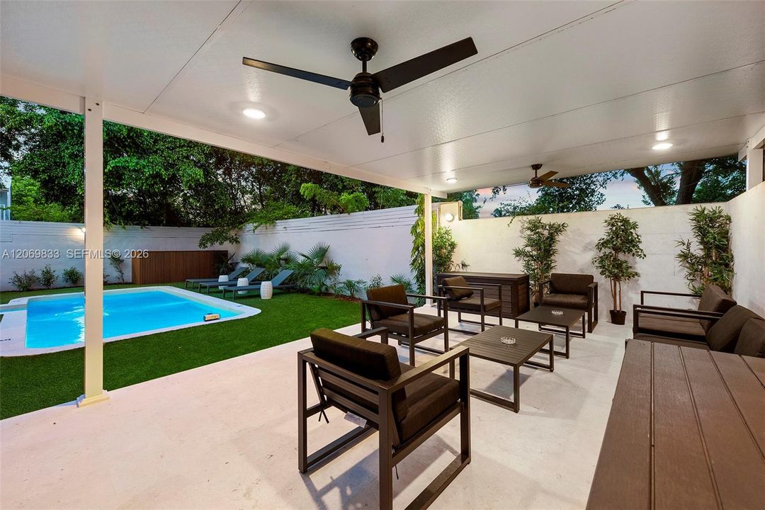 For Rent: $16,000 (5 beds, 3 baths, 2368 Square Feet)