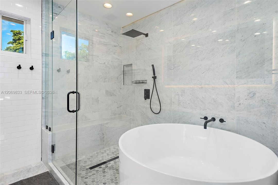 For Rent: $16,000 (5 beds, 3 baths, 2368 Square Feet)