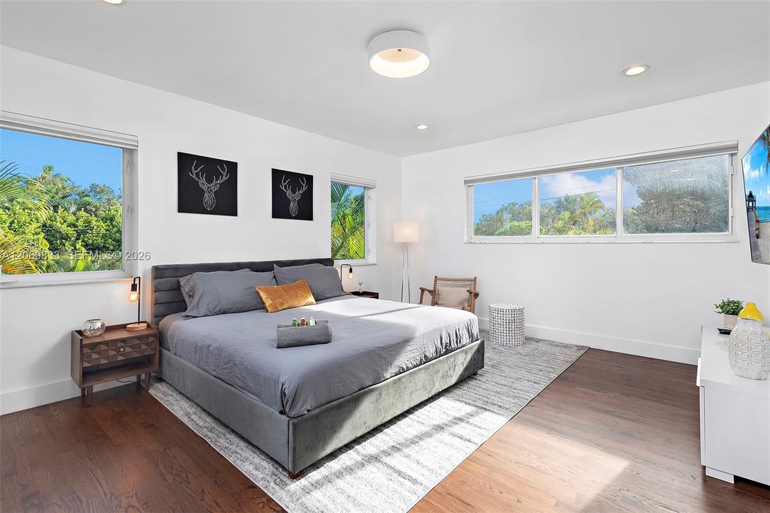For Rent: $16,000 (5 beds, 3 baths, 2368 Square Feet)