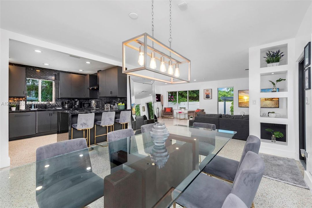 For Rent: $16,000 (5 beds, 3 baths, 2368 Square Feet)