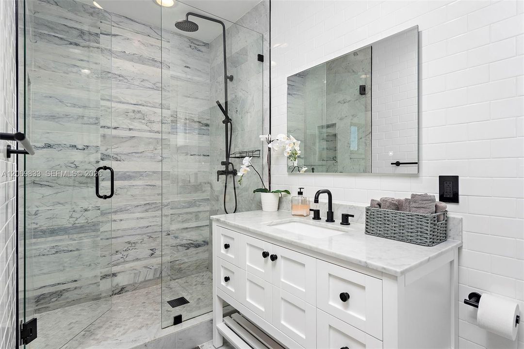 For Rent: $16,000 (5 beds, 3 baths, 2368 Square Feet)