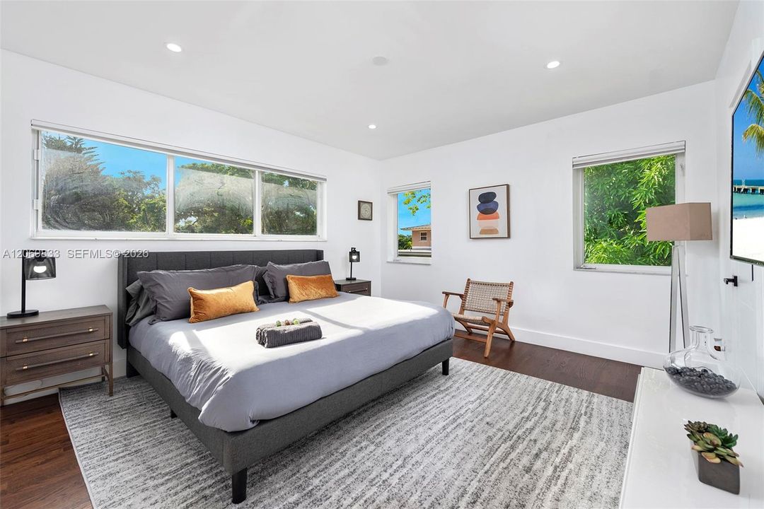 For Rent: $16,000 (5 beds, 3 baths, 2368 Square Feet)