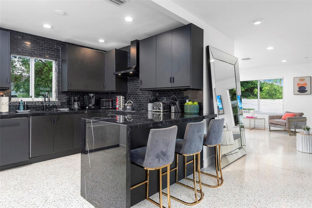 For Rent: $16,000 (5 beds, 3 baths, 2368 Square Feet)