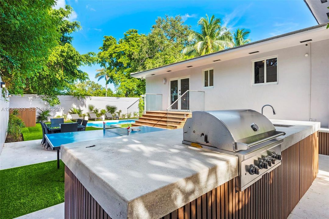 For Rent: $16,000 (5 beds, 3 baths, 2368 Square Feet)