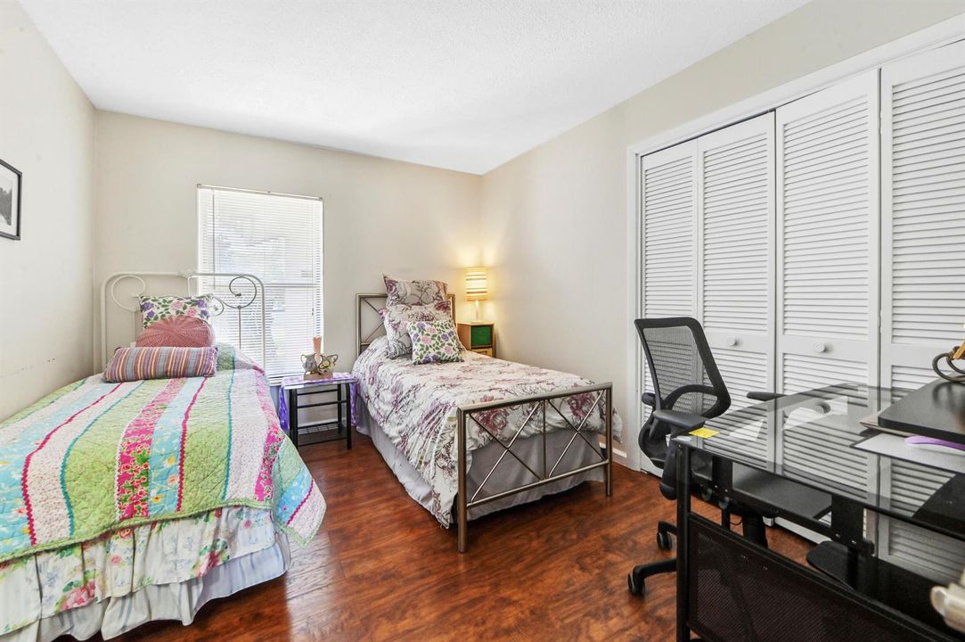 13 Bedroom 01