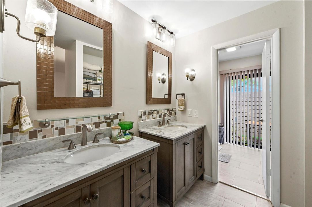 24 Bathroom 01