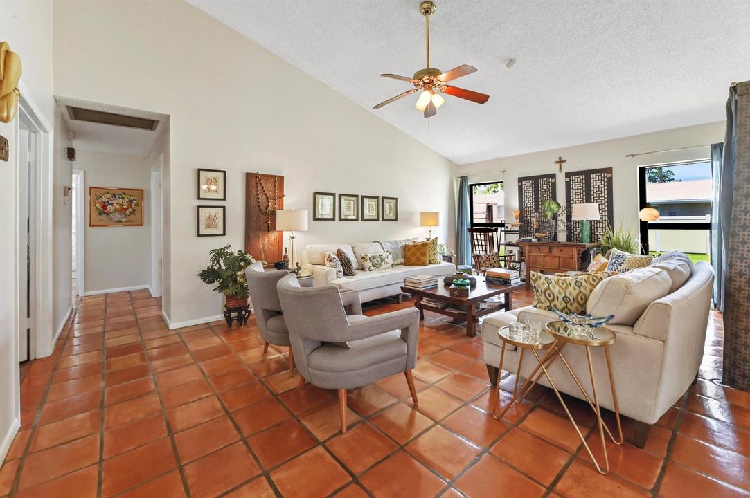 06 Living room 02