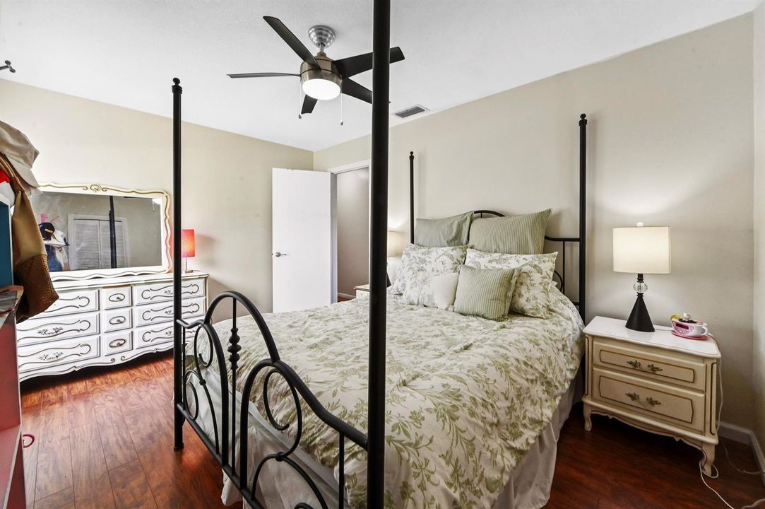 18 Bedroom 02