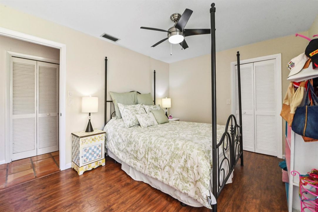 17 Bedroom 01