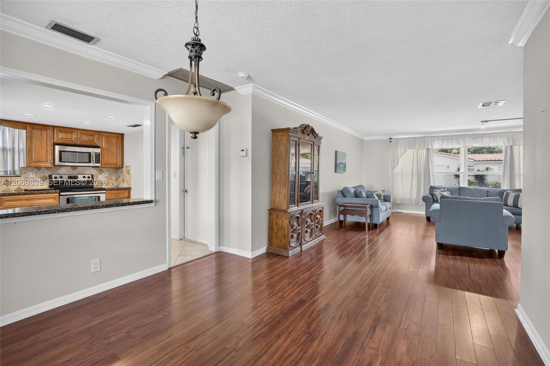 Active With Contract: $399,000 (2 beds, 2 baths, 1876 Square Feet)