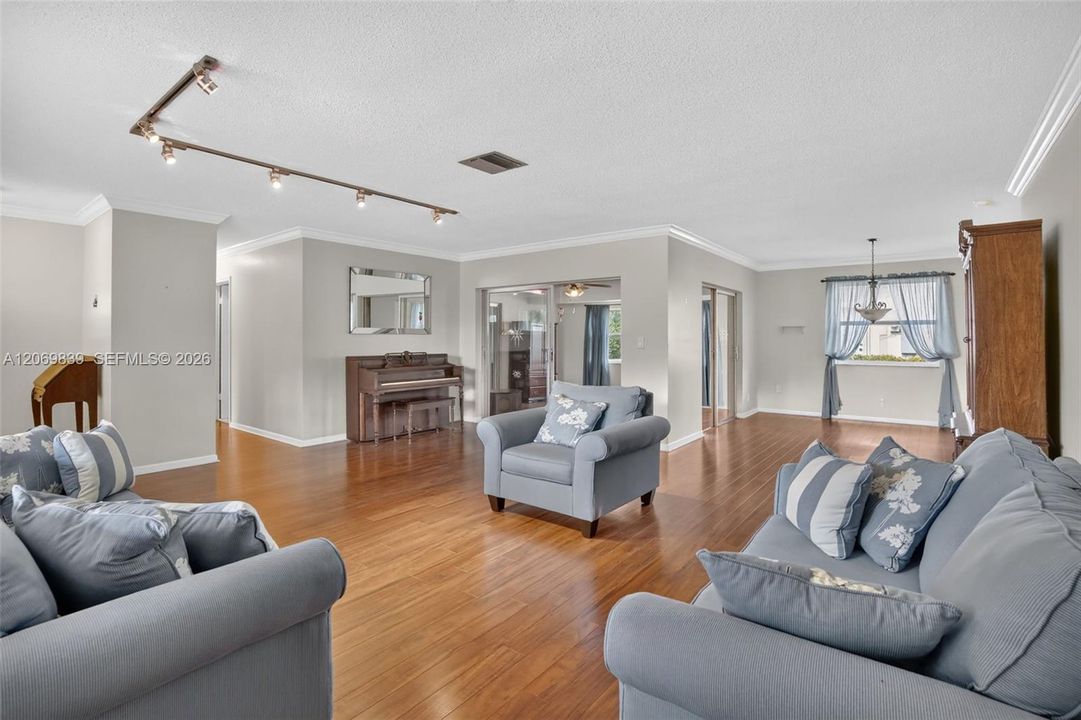 Active With Contract: $399,000 (2 beds, 2 baths, 1876 Square Feet)