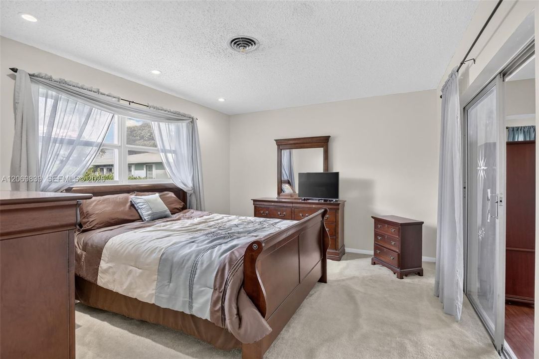 Active With Contract: $399,000 (2 beds, 2 baths, 1876 Square Feet)