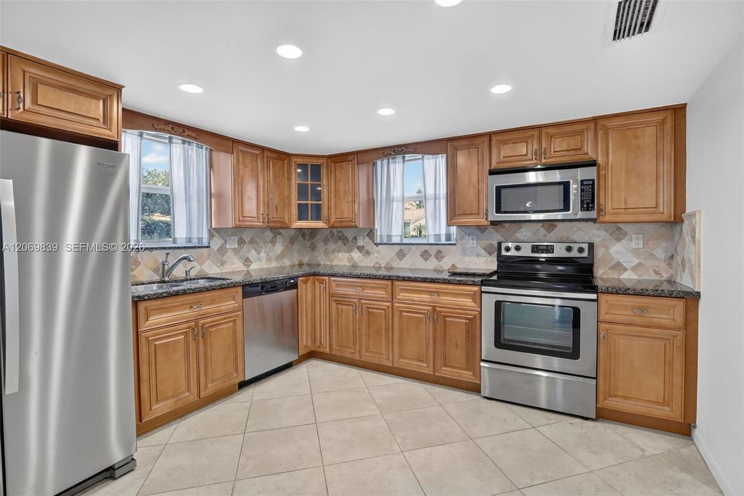 Active With Contract: $399,000 (2 beds, 2 baths, 1876 Square Feet)