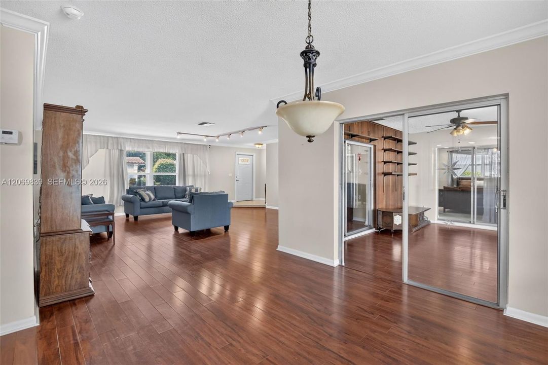 Active With Contract: $399,000 (2 beds, 2 baths, 1876 Square Feet)
