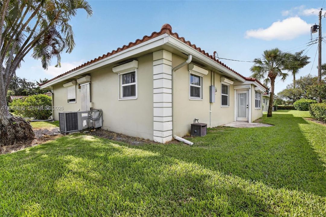Active With Contract: $399,000 (2 beds, 2 baths, 1876 Square Feet)