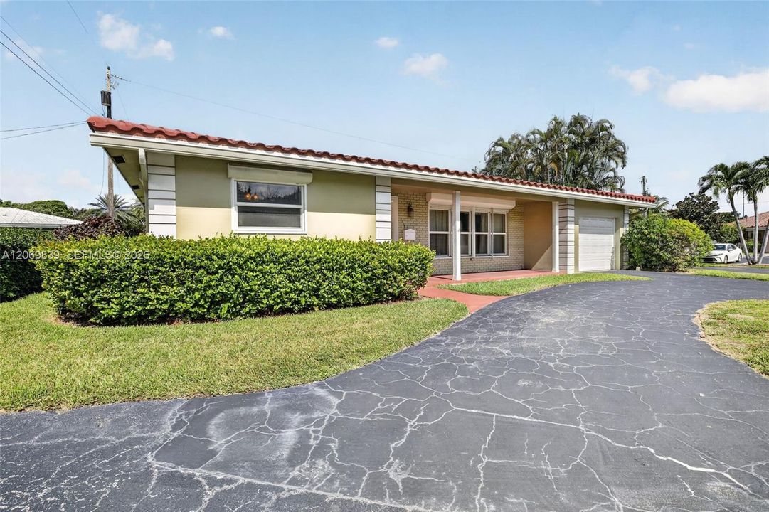 Active With Contract: $399,000 (2 beds, 2 baths, 1876 Square Feet)