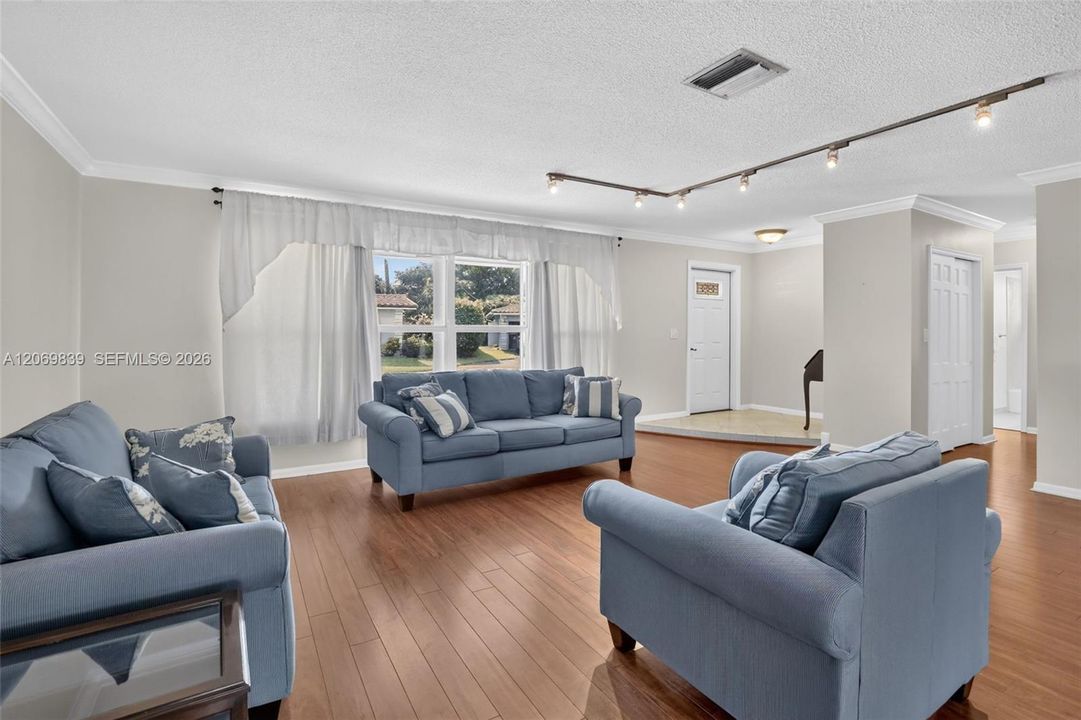 Active With Contract: $399,000 (2 beds, 2 baths, 1876 Square Feet)