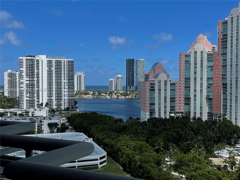 For Rent: $2,950 (2 beds, 2 baths, 1302 Square Feet)