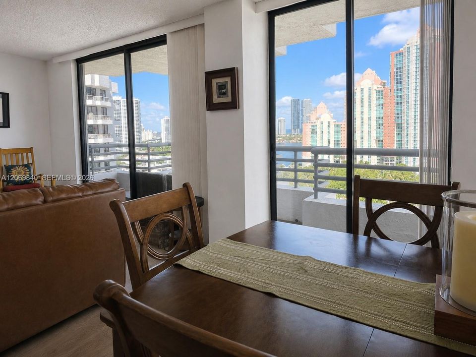 For Rent: $2,950 (2 beds, 2 baths, 1302 Square Feet)